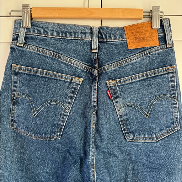 Levi’s Ribcage Straight - Picture 2 of 5